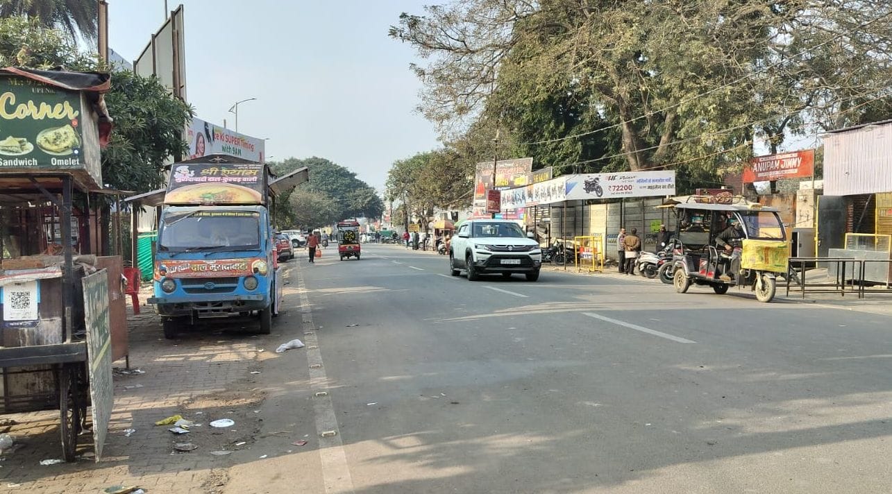 कचहरी रोड पर सूना पड़ा वेंडिंग जोन। संवाद