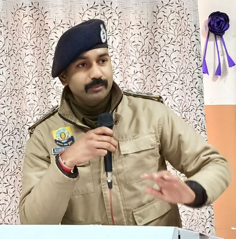कन्या स्कूल रामपुर में आयोजित पुलिस की पाठशाला कार्यक्रम में भाग लेने वाली छात्राएं, थाना प्रभा कन्या स्कूल रामपुर में आयोजित पुलिस की पाठशाला कार्यक्रम में भाग लेने वाली छात्राएं, थाना प्रभा