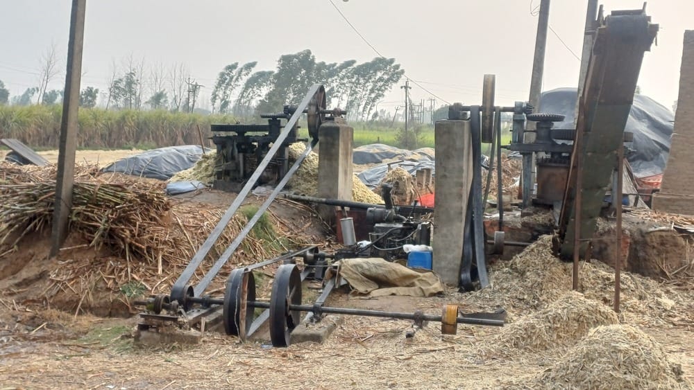 मुजफ्फरनगर में बारिश के दौरान द्वारिकापुरी की तरफ से गांधी कॉलोनी की ओर जा रही कार फोटो संवाद