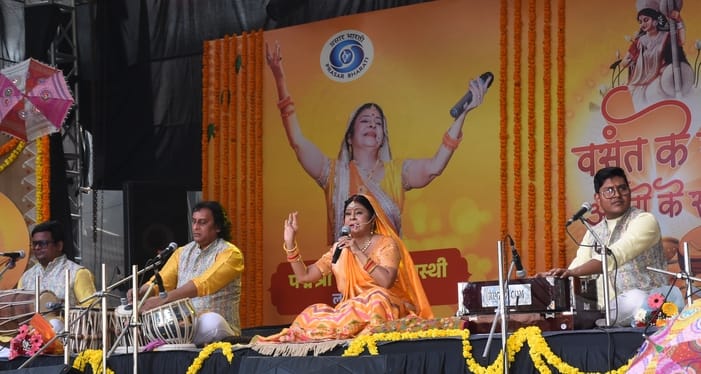 मालिनी अवस्थी के गीतों पर उतरा वसंत