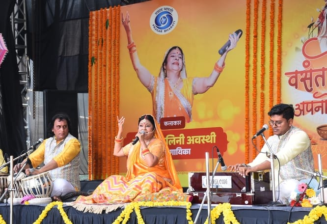 मालिनी अवस्थी के गीतों पर उतरा वसंत