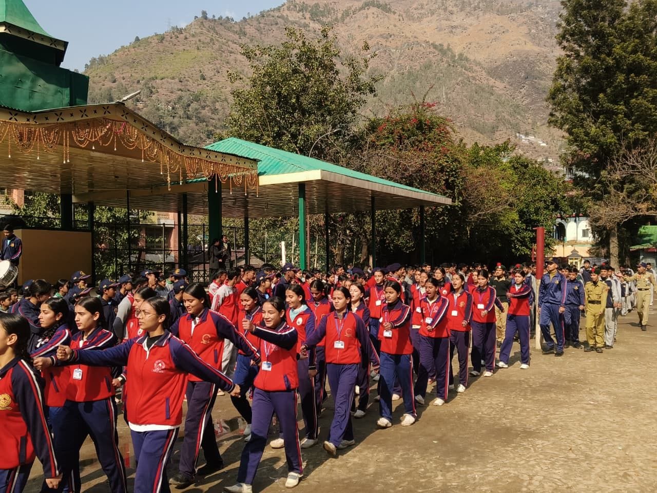 पदम छात्र स्कूल में गणतंत्र दिवस की परेड की तैयारियां करते स्कूली छात्र-छात्राएं। संवाद पदम छात्र स्कूल में गणतंत्र दिवस की परेड की तैयारियां करते स्कूली छात्र-छात्राएं। संवाद