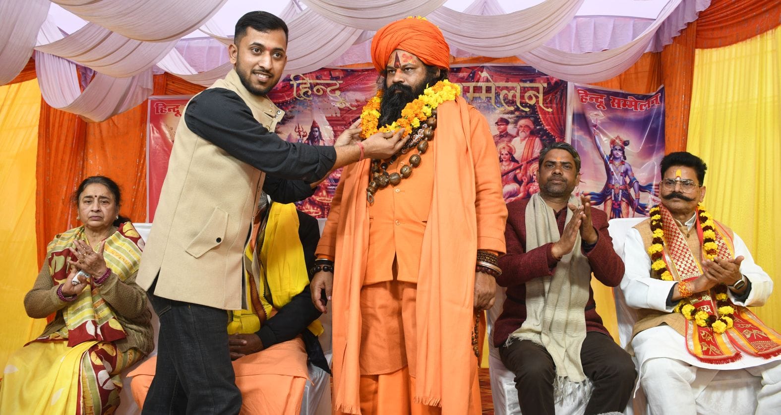 सनातन समिति की ओर से शुक्रवार को गोमतीनगर के विकासखंड पांच में आयोजित हिंदू सम्मेलन