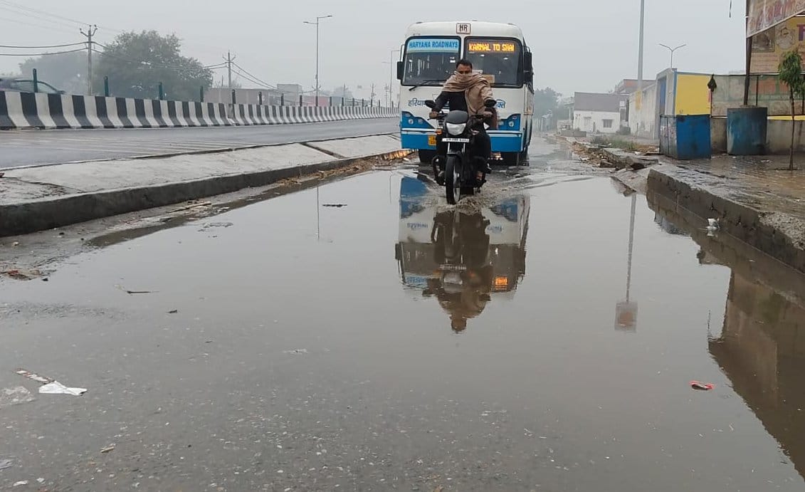 शामली में बरसात से गेंहू की फसल में हुआ जलभराव । संवाद