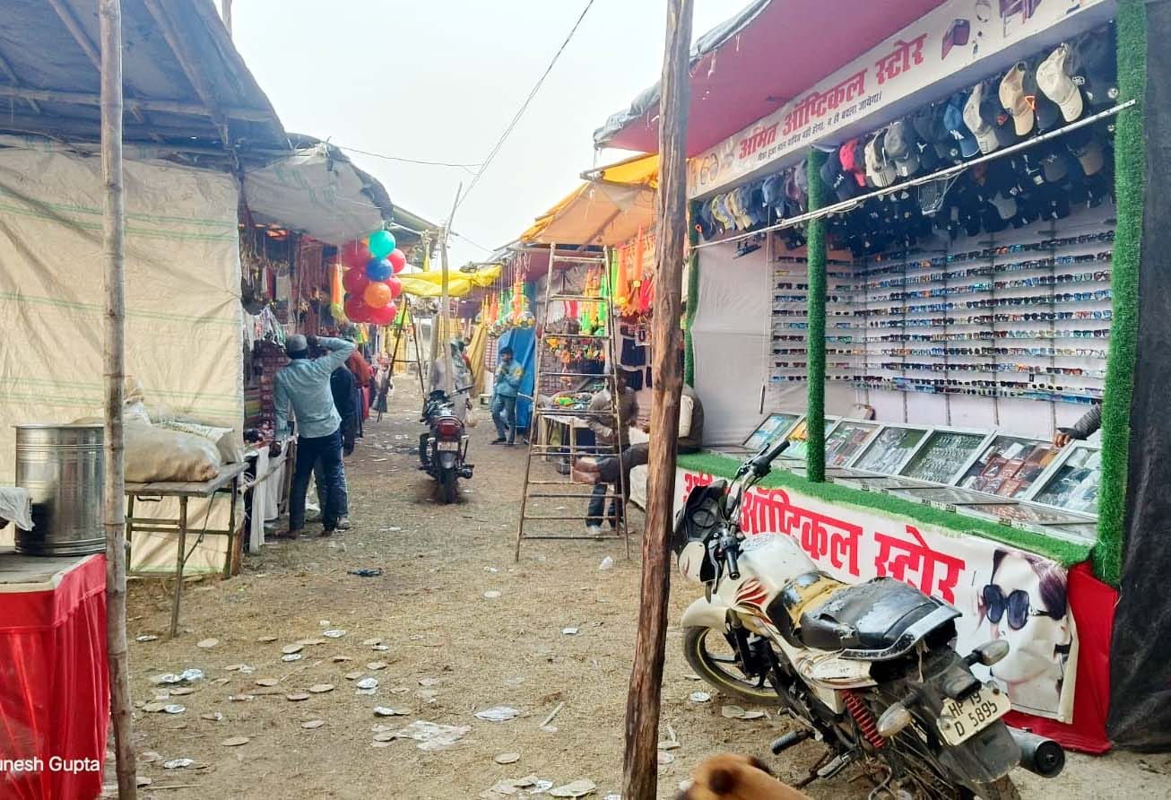 श्री राम सरस्वती विद्या मंदिर में प्रस्तुति देती छात्राएं। स्त्रोत स्वंय श्री राम सरस्वती विद्या मंदिर में प्रस्तुति देती छात्राएं। स्त्रोत स्वंय
