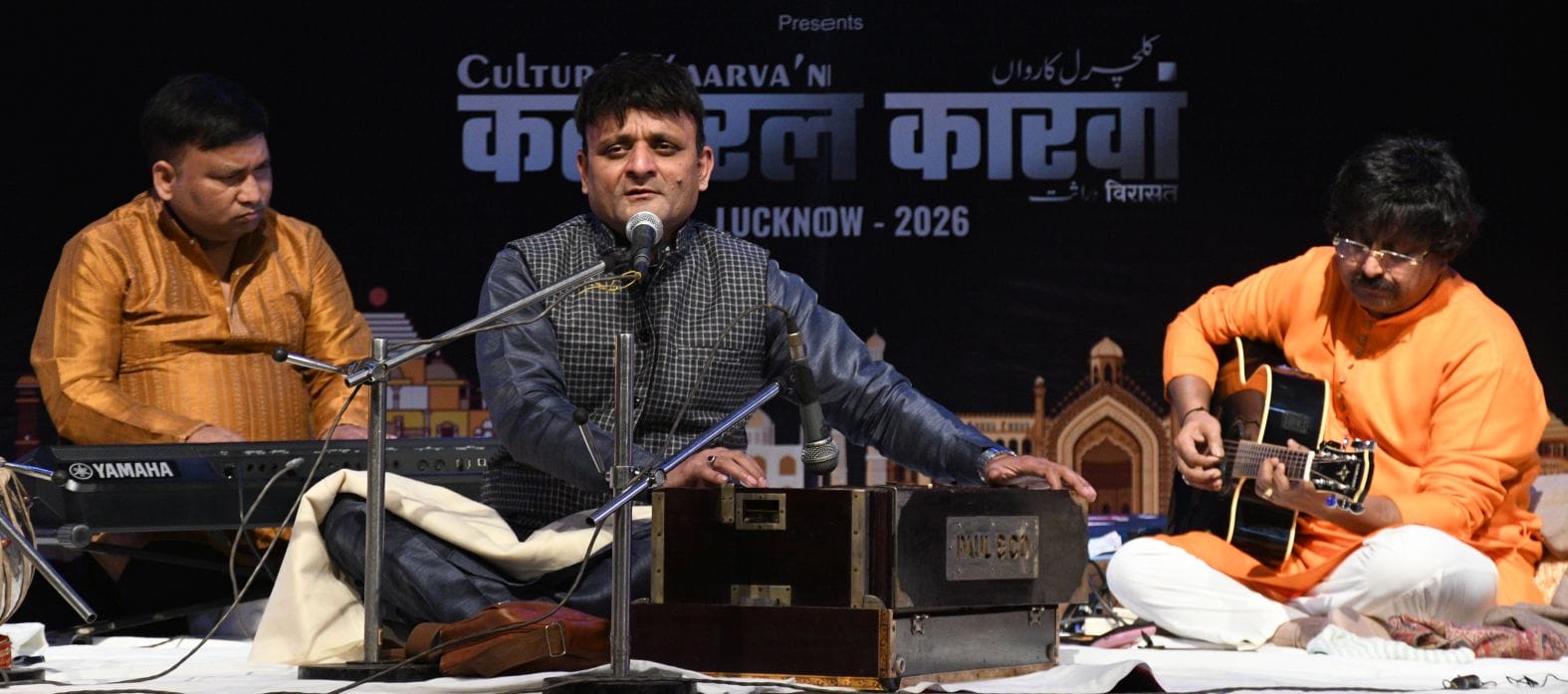 दो दिवसीय जश्न-ए-अदब साहित्योत्सव-कल्चरल कारवां के पहले दिन कला और संगीत का अद्भुत संगम देखने दो दिवसीय जश्न-ए-अदब साहित्योत्सव-कल्चरल कारवां के पहले दिन कला और संगीत का अद्भुत संगम देखने