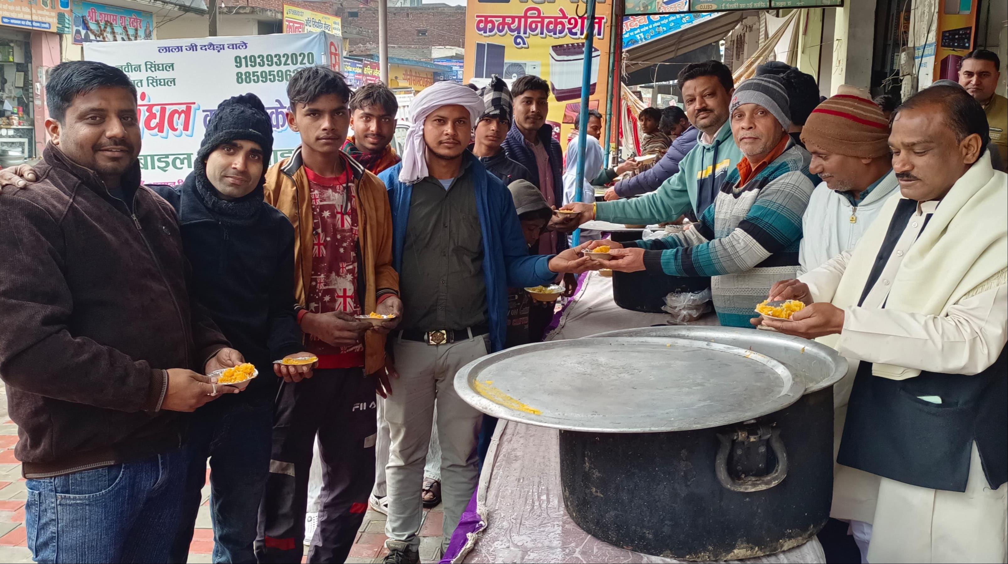 थानाभवन के आश्रम पंचतीर्थी में वसंत पंचमी के अवसर पर आयोजित सत्संग में प्रवचन करते महंत स्वाम थानाभवन के आश्रम पंचतीर्थी में वसंत पंचमी के अवसर पर आयोजित सत्संग में प्रवचन करते महंत स्वाम