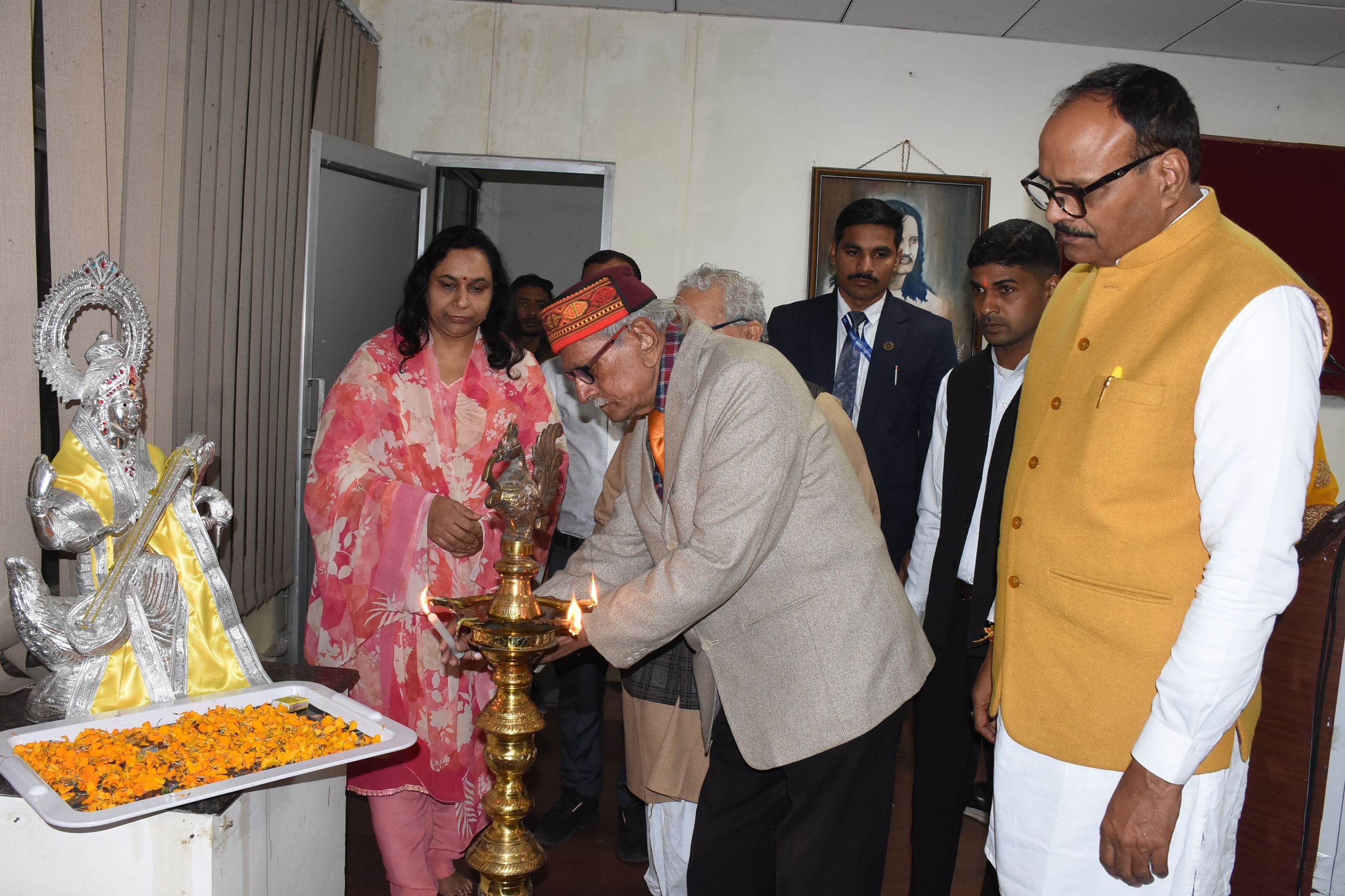 उत्तर प्रदेश स्थापना दिवस की पूर्व संध्या पर शुक्रवार को रंगभारती और उत्तर प्रदेश नागरिक परिषद उत्तर प्रदेश स्थापना दिवस की पूर्व संध्या पर शुक्रवार को रंगभारती और उत्तर प्रदेश नागरिक परिषद