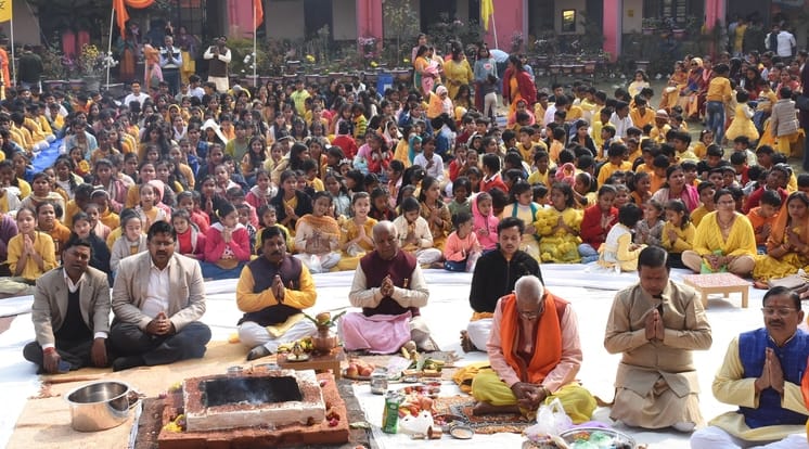 वसंत की वीणा पर गूंजा मां शारदे का स्वर