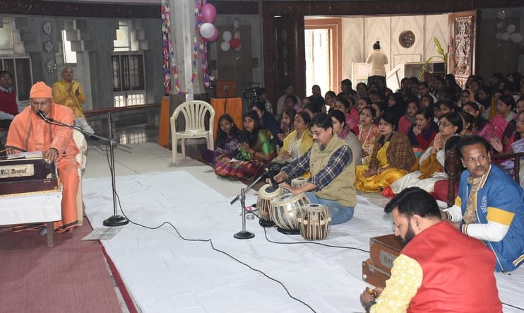वसंत की वीणा पर गूंजा मां शारदे का स्वर
