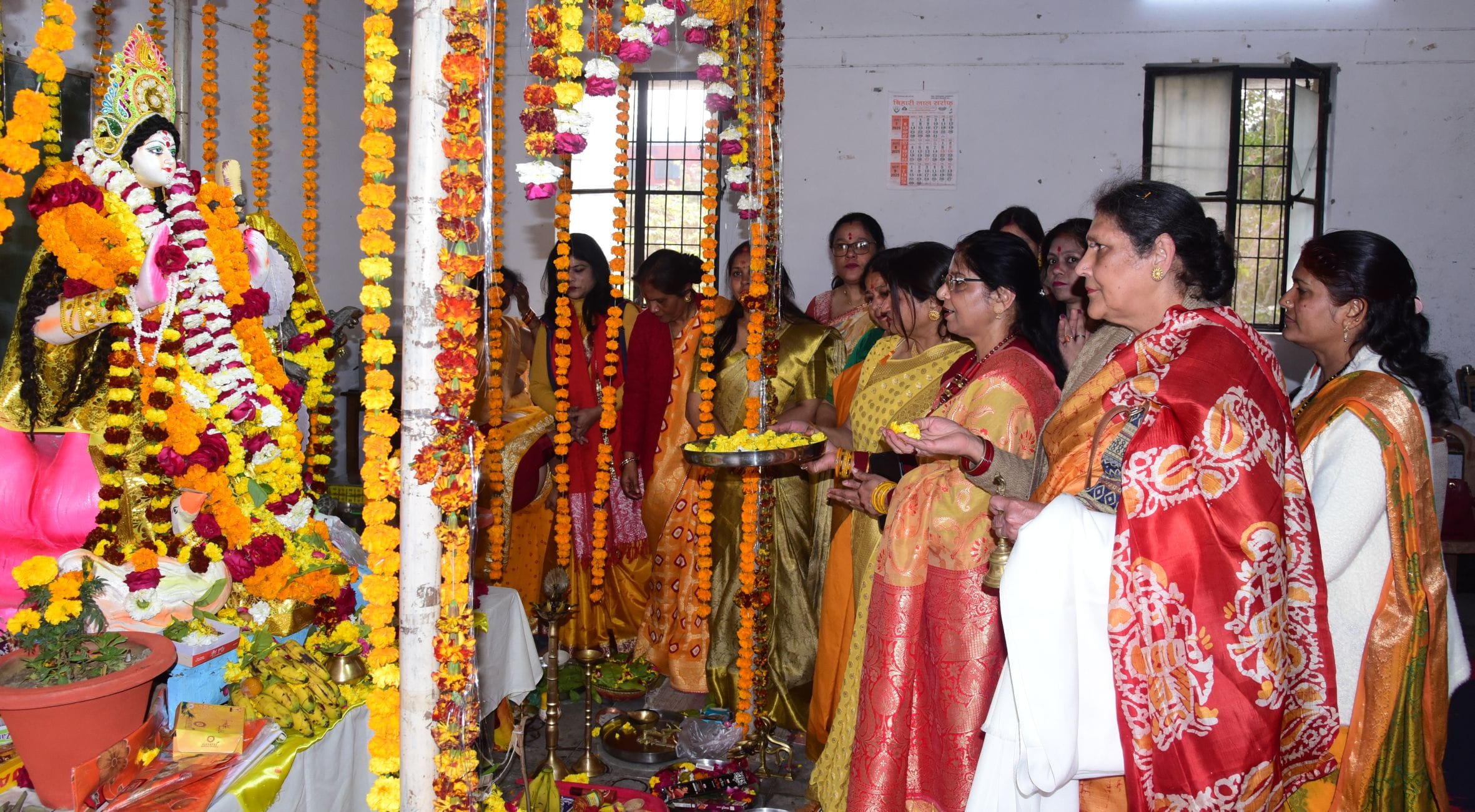 वसंत की वीणा पर गूंजा मां शारदे का स्वर