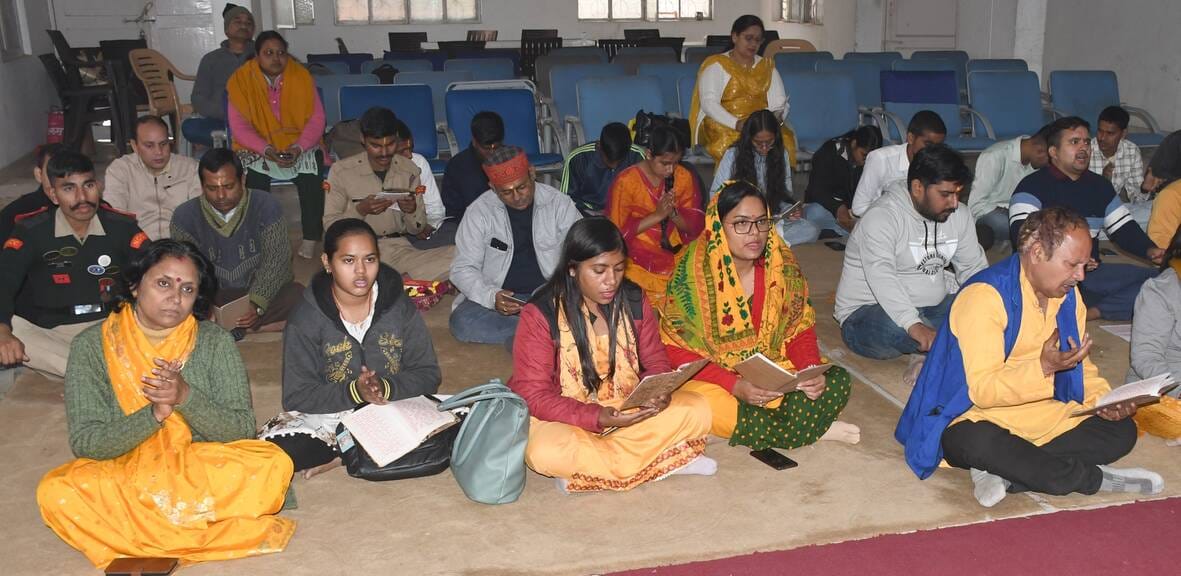 वसंत की वीणा पर गूंजा मां शारदे का स्वर