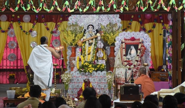 वसंत की वीणा पर गूंजा मां शारदे का स्वर