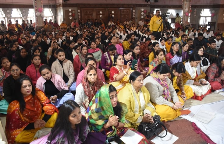 वसंत की वीणा पर गूंजा मां शारदे का स्वर