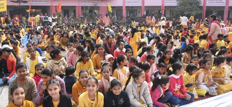 वसंत की वीणा पर गूंजा मां शारदे का स्वर