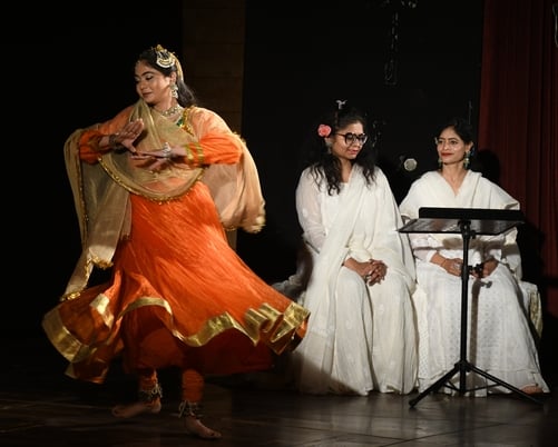यूपी दिवस की पूर्व संध्या पर गोमती नगर स्थित बाैद्ध शोध संस्थान में शुक्रवार को सृजन शक्ति वेलफ