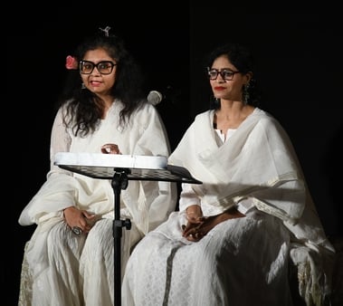 यूपी दिवस की पूर्व संध्या पर गोमती नगर स्थित बाैद्ध शोध संस्थान में शुक्रवार को सृजन शक्ति वेलफ