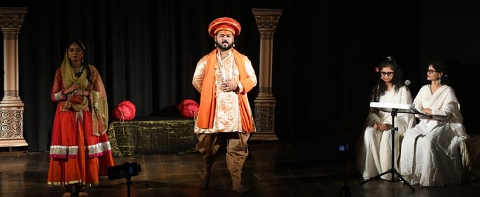 यूपी दिवस की पूर्व संध्या पर गोमती नगर स्थित बाैद्ध शोध संस्थान में शुक्रवार को सृजन शक्ति वेलफ