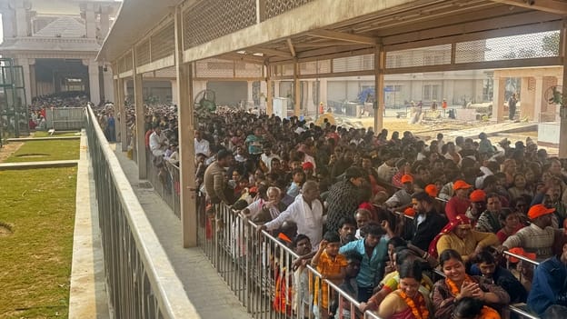 02- रविवार को राम मंदिर में दर्शन के लिए लगी श्रद्धालुओं की कतार- ट्रस्ट 02- रविवार को राम मंदिर में दर्शन के लिए लगी श्रद्धालुओं की कतार- ट्रस्ट