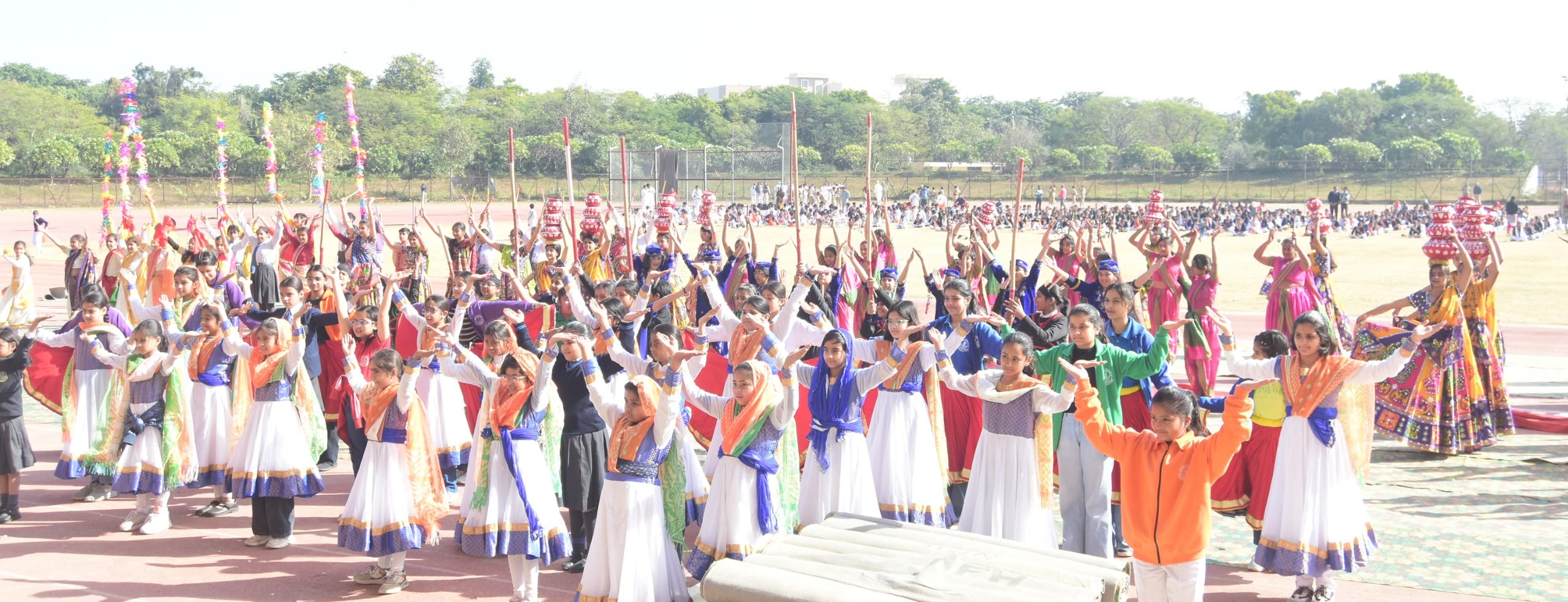 12...रोहतक के राजीव गांधी खेल परिसर में जिलास्तरीय गणतंत्र दिवस समारोह की तैयारियों को लेकर आयो