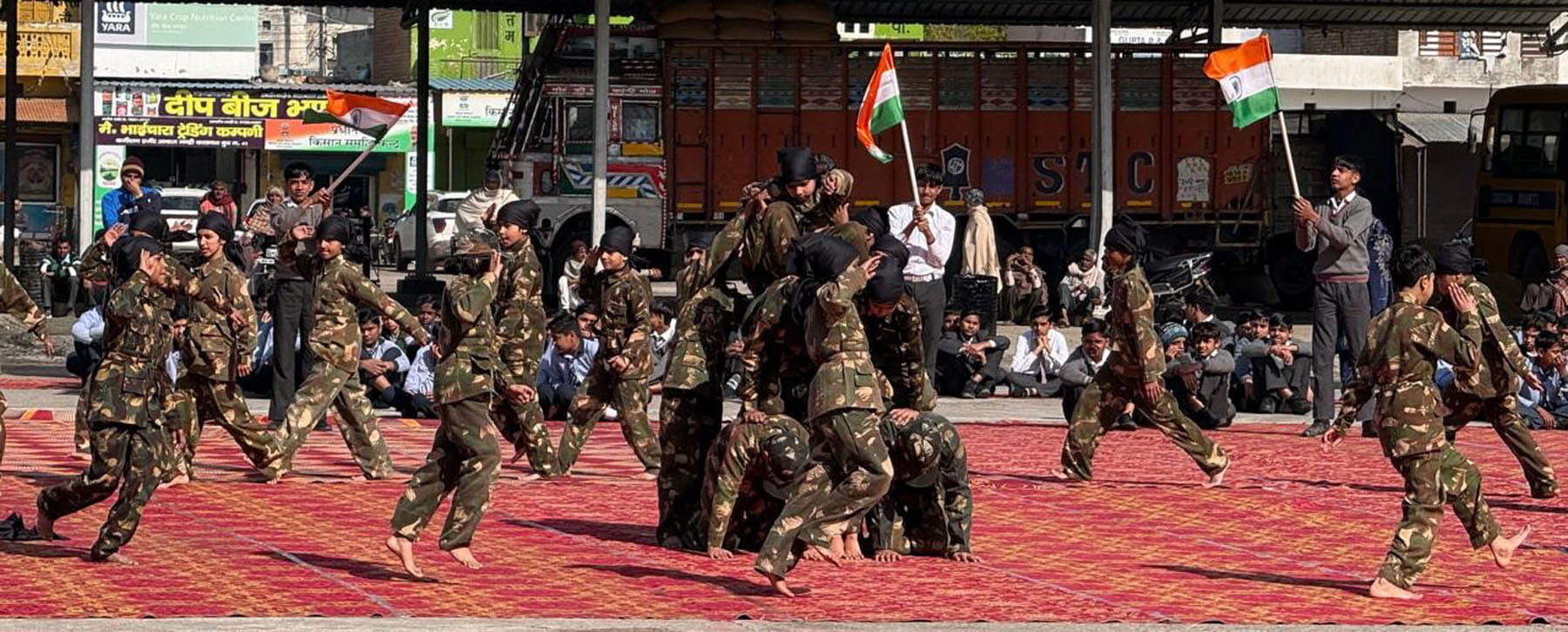 24केएलटी5: परेड की सलामी लेते एसडीएम अजय हुड्डा