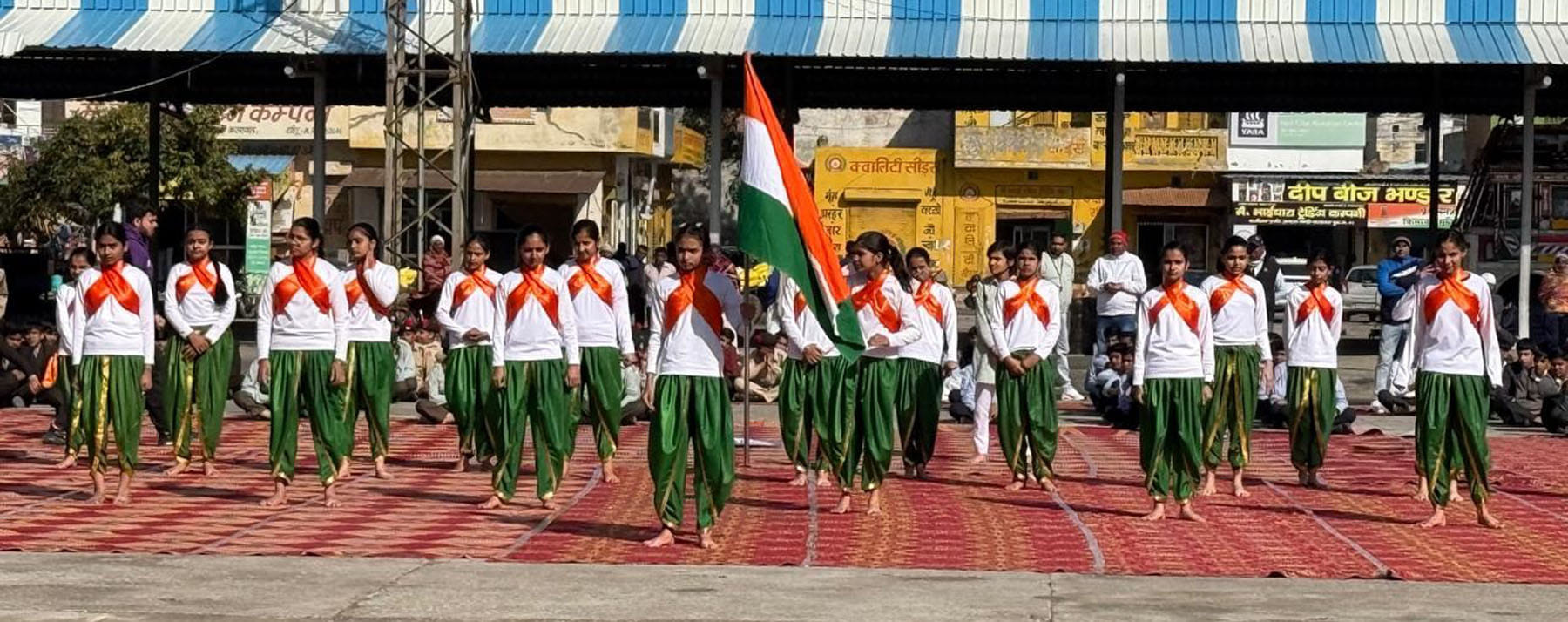 24केएलटी5: परेड की सलामी लेते एसडीएम अजय हुड्डा