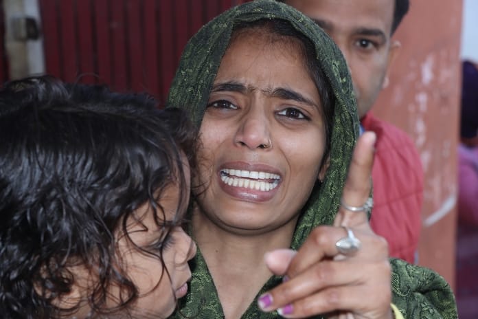 31...रोहतक शहर के पाड़ा मोहल्ले में युवक की हत्या के बाद डीएसपी गुलाब सिंह को घटना की जानकारी द