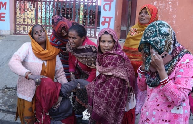 31...रोहतक शहर के पाड़ा मोहल्ले में युवक की हत्या के बाद डीएसपी गुलाब सिंह को घटना की जानकारी द