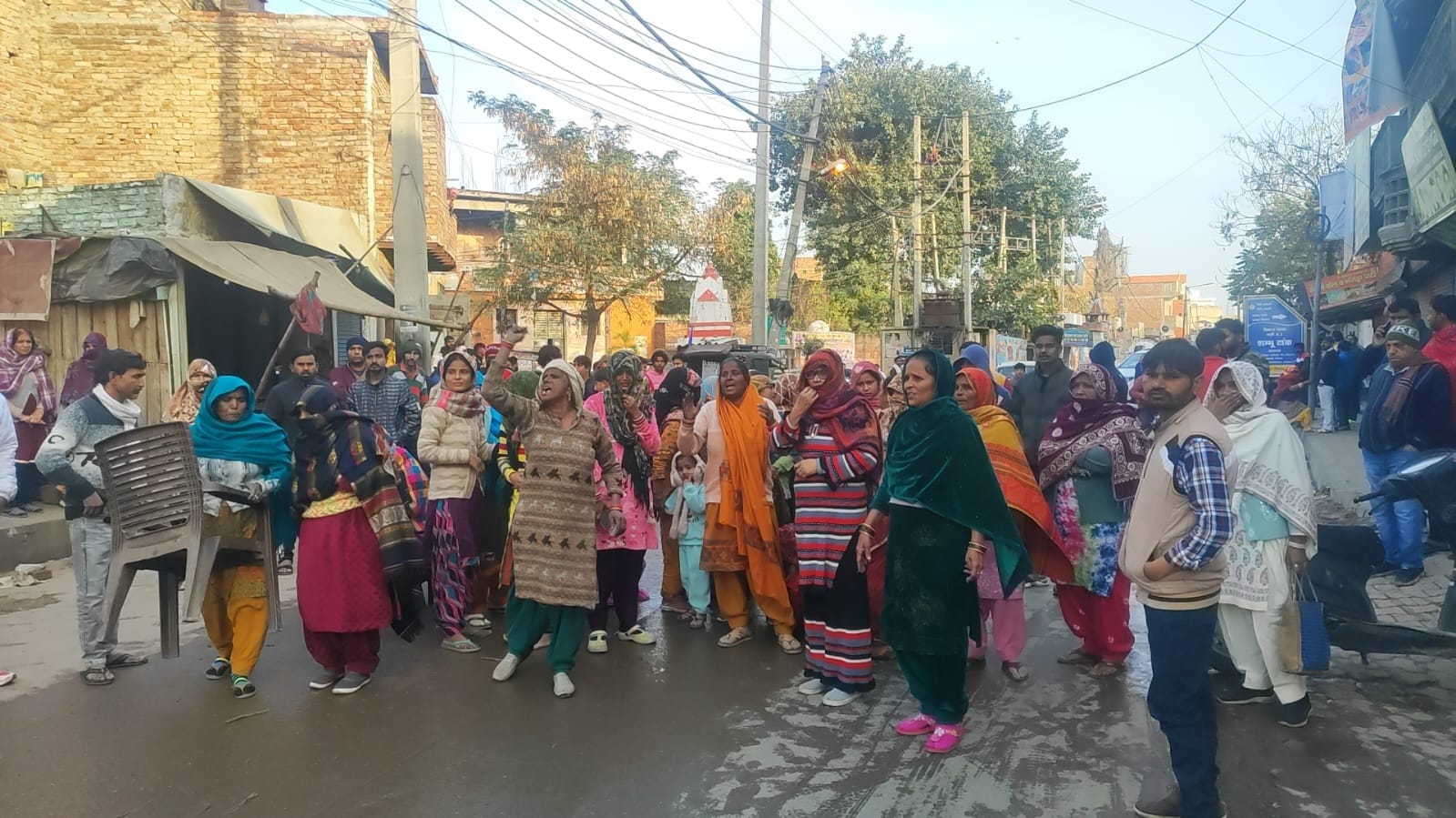 31...रोहतक शहर के पाड़ा मोहल्ले में युवक की हत्या के बाद डीएसपी गुलाब सिंह को घटना की जानकारी द