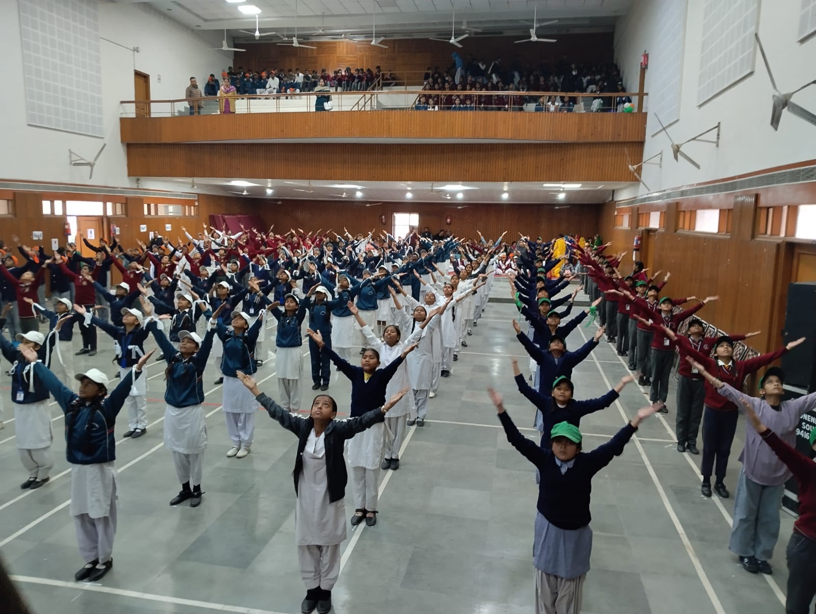 अंबाला छावनी के एसडी कॉलेज में परेड की सलामी लेतीं तहसीलदार। प्रवक्ता