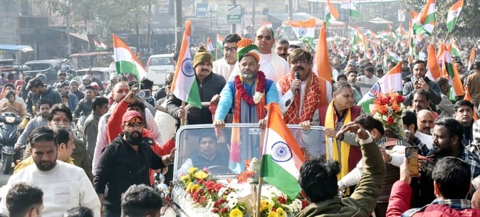 अमर उजाला....मेरठ माल, दिल्ली रोड से निकाली गई तिरंगा बाइक रैली घंटाघर से गुजरते हुए। अमर उजाला....मेरठ माल, दिल्ली रोड से निकाली गई तिरंगा बाइक रैली घंटाघर से गुजरते हुए।