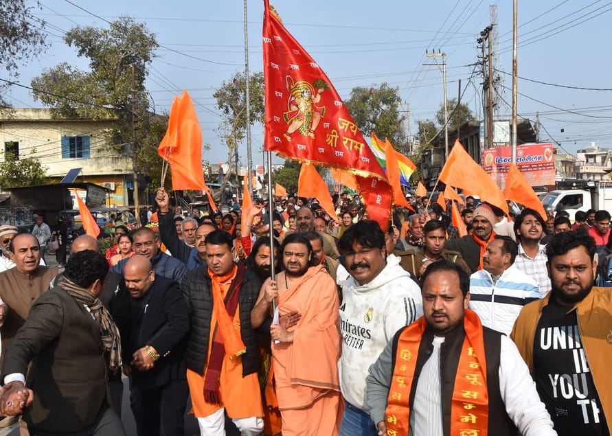 बीडी बाजोरिया इंटर कॉलेज मैदान पर आयोजित हिंदू सम्मेलन में भाग लेता हिंदू समाज