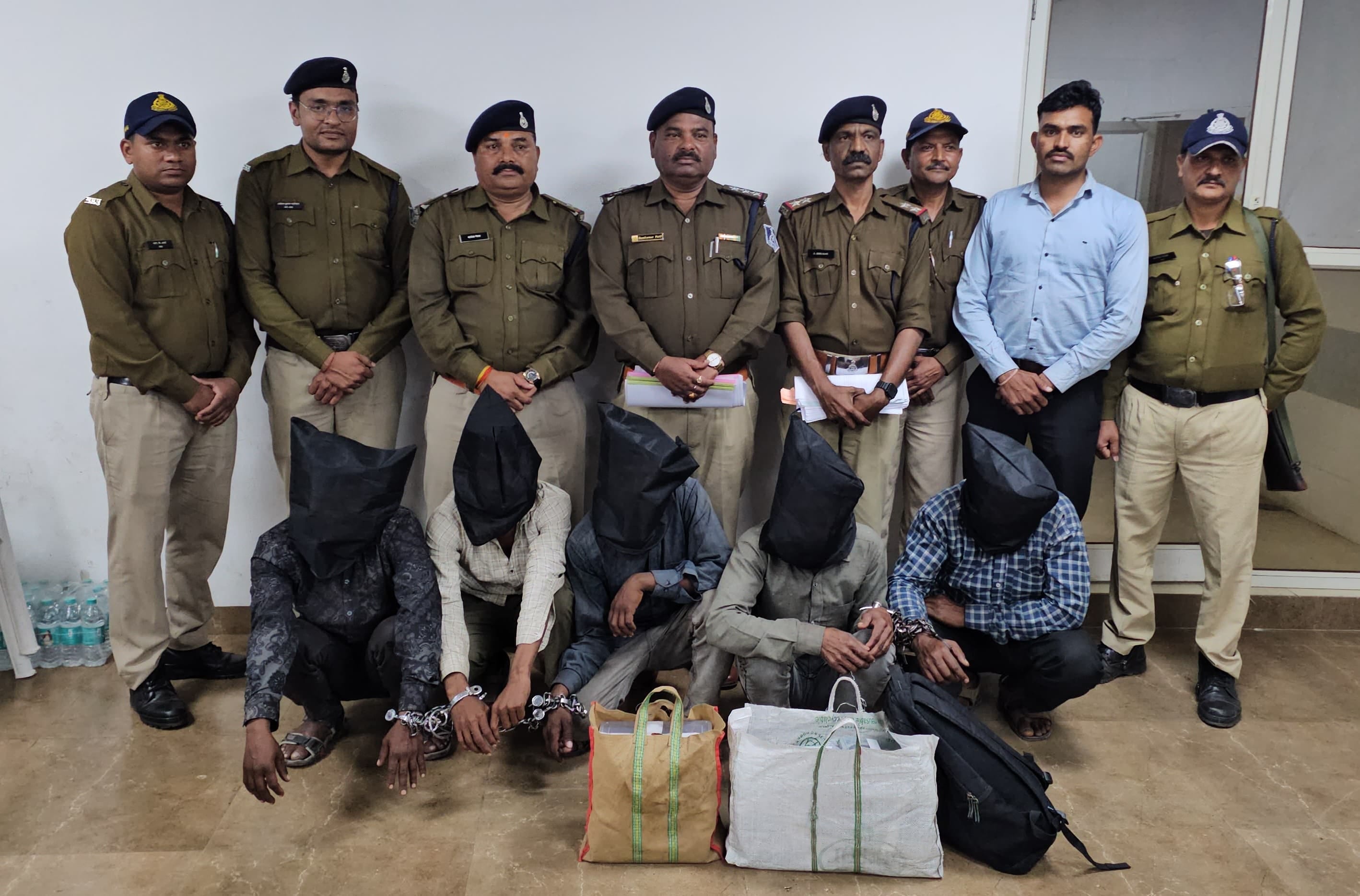 बड़वानी में हथियारों सहित 5 आरोपी पकड़े, एसपी जगदीश डावर ने दी जानकारी