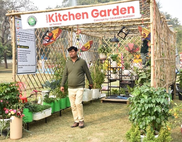 एनबीआरआई में खिले गुलाब, महके ग्लैडियोलस एनबीआरआई में खिले गुलाब, महके ग्लैडियोलस