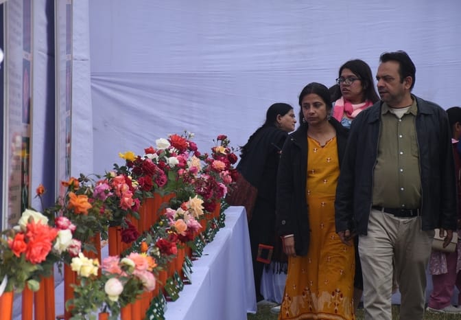 एनबीआरआई में खिले गुलाब, महके ग्लैडियोलस एनबीआरआई में खिले गुलाब, महके ग्लैडियोलस