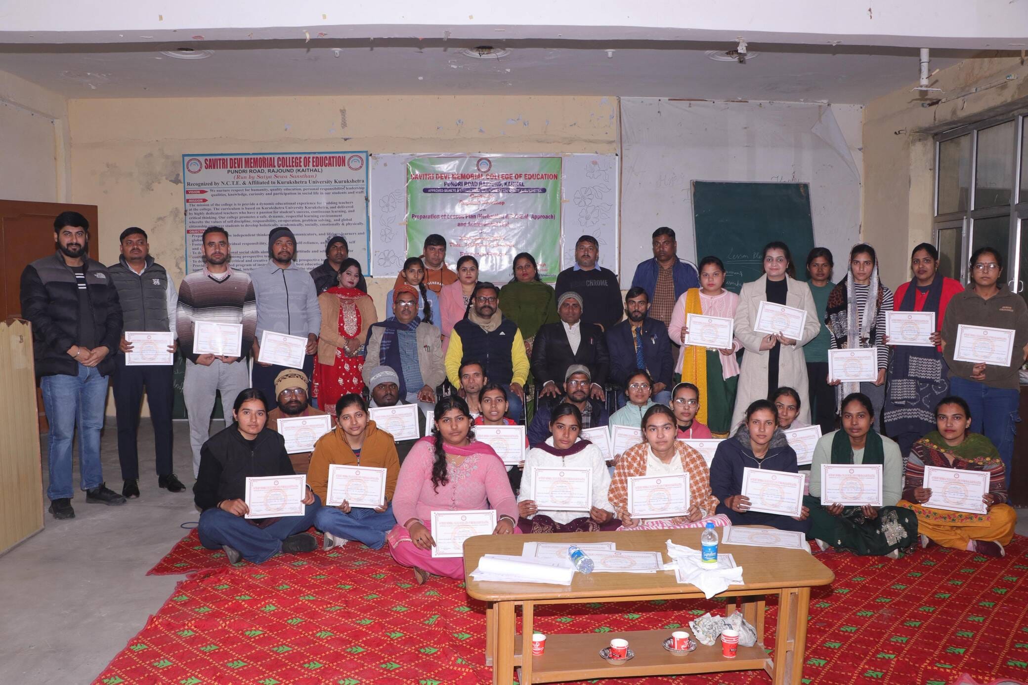 एसडीएम कॉलेज में प्रशिक्षण के दौरान मौजूद स्टाफ सदस्य व अन्य।