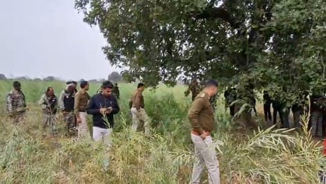 फोटो - 01 बालक के शव को लेकर जाती एंबुलेंस। स्त्रोत : विभाग