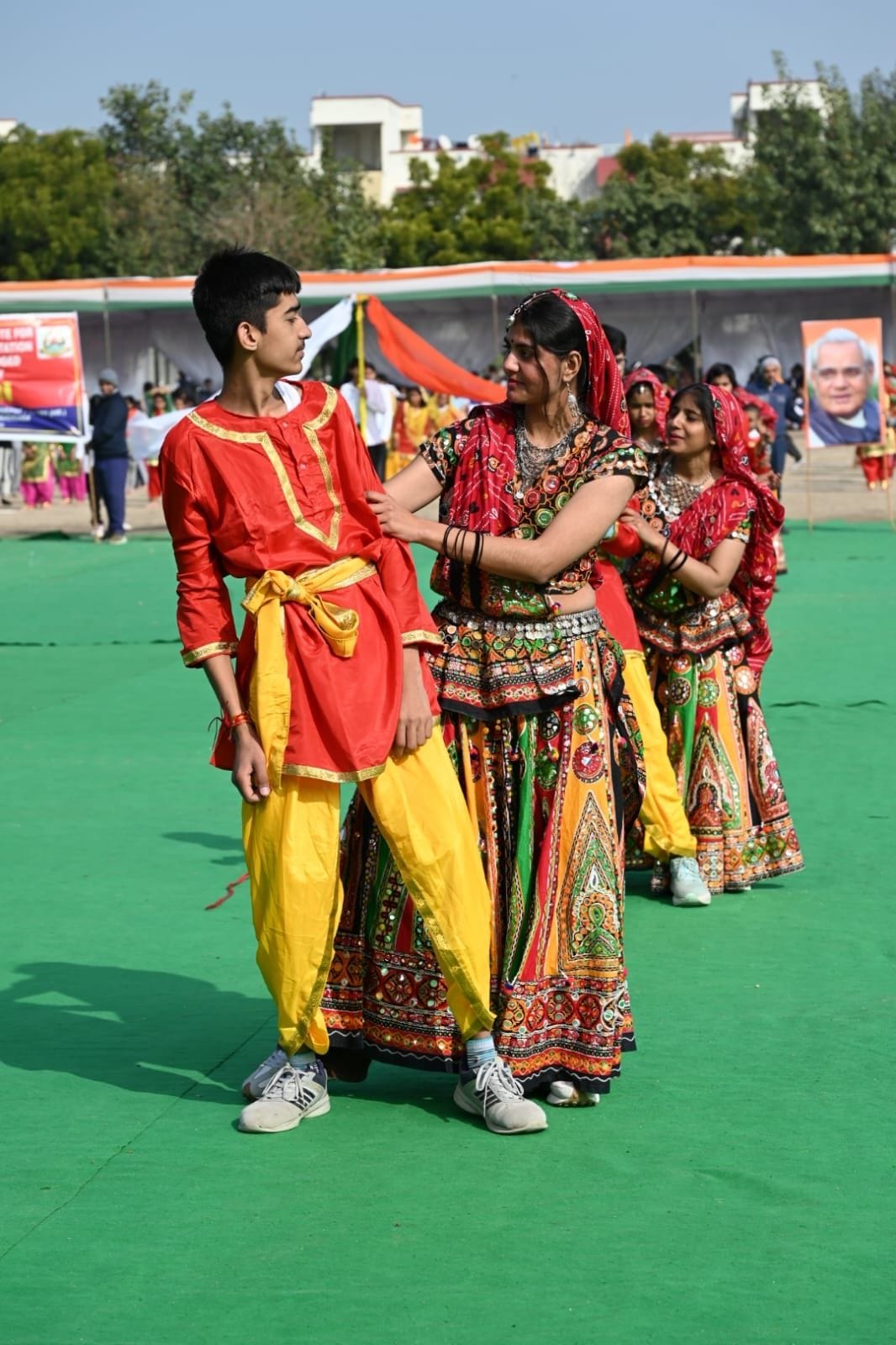 फोटो 04: सोनीपत पुलिस लाइन में फुल ड्रेस रिहर्सल के दौरान हरियाणवी लोकनृत्य की प्रस्तुति छात्र फोटो 04: सोनीपत पुलिस लाइन में फुल ड्रेस रिहर्सल के दौरान हरियाणवी लोकनृत्य की प्रस्तुति छात्र