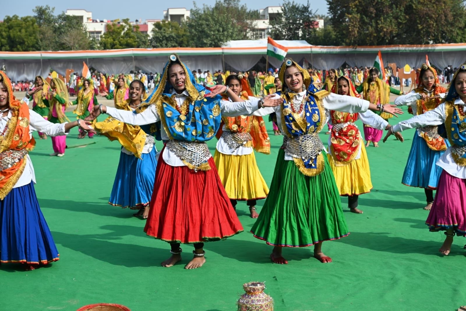 फोटो 04: सोनीपत पुलिस लाइन में फुल ड्रेस रिहर्सल के दौरान हरियाणवी लोकनृत्य की प्रस्तुति छात्र फोटो 04: सोनीपत पुलिस लाइन में फुल ड्रेस रिहर्सल के दौरान हरियाणवी लोकनृत्य की प्रस्तुति छात्र