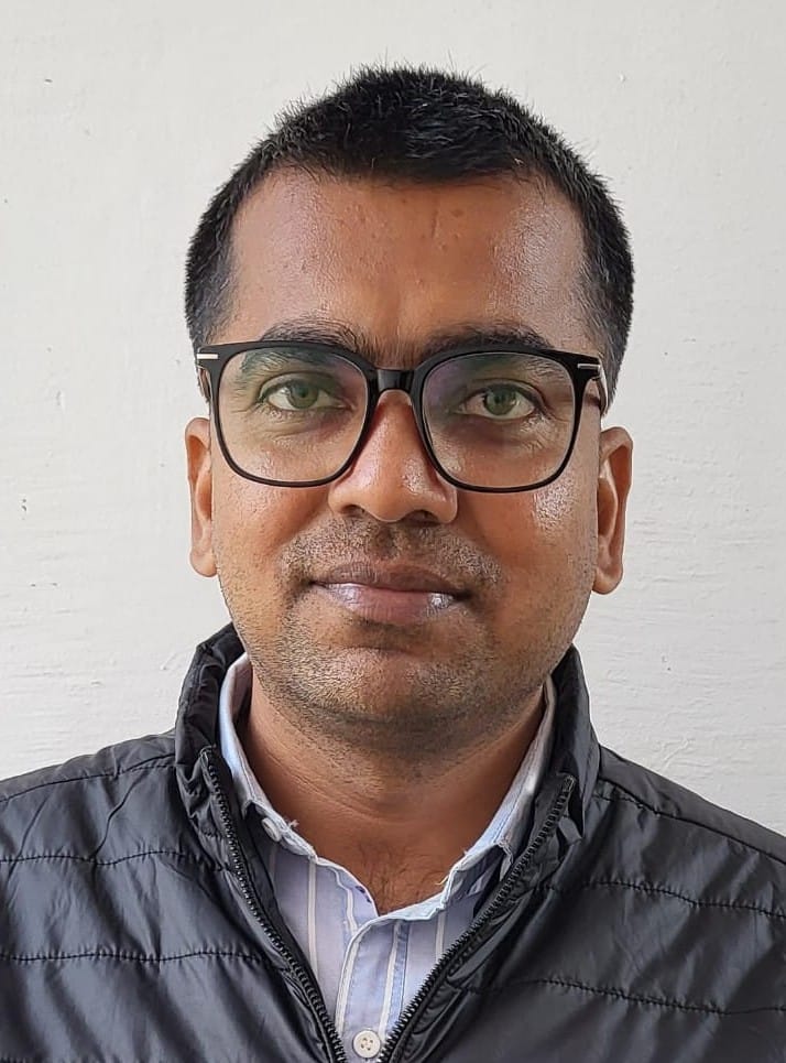 फोटो-1-बलरामपुर के नेपाल सीमा क्षेत्र में गश्त करती एसएसबी व पुलिस ।-स्रोत : विभाग