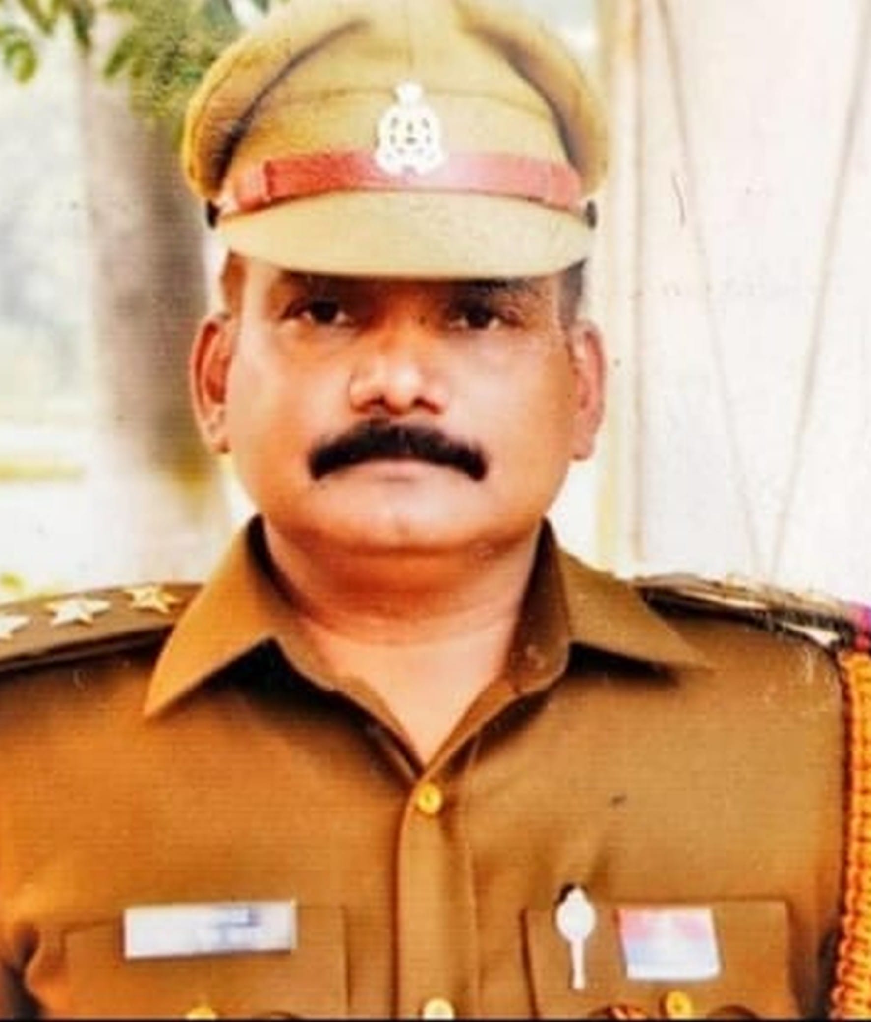 फोटो-1-बलरामपुर के नेपाल सीमा क्षेत्र में गश्त करती एसएसबी व पुलिस ।-स्रोत : विभाग