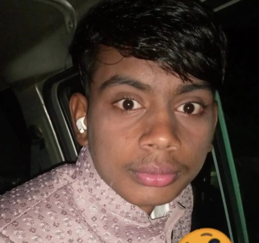 फोटो-10- घटनास्थल पर मौजूद परिजन। संवाद