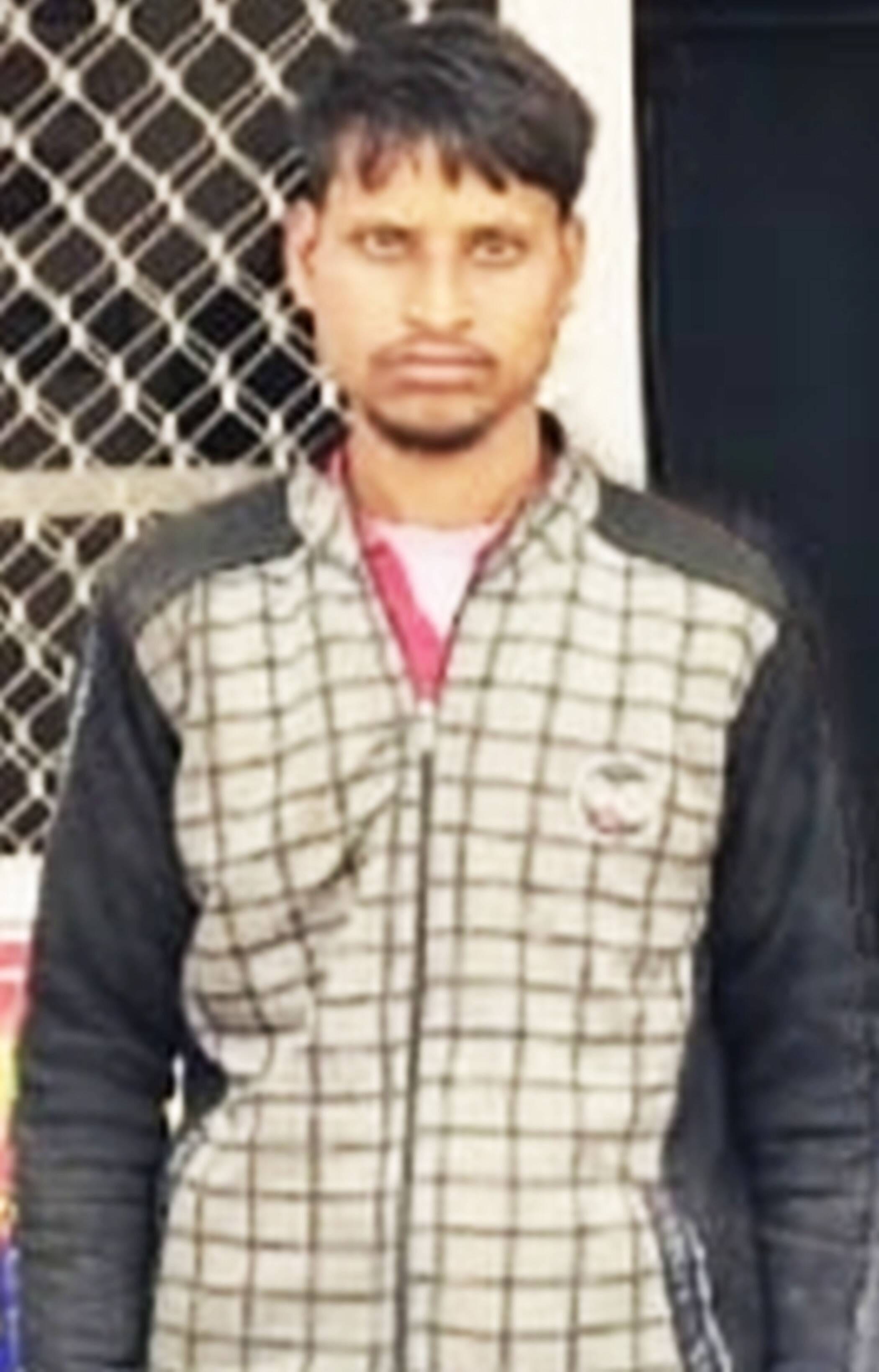 फोटो-10-पुलिस के हत्थे चढ़ा आशीष पटेल उर्फ अंकुश उर्फ लाले। स्रोत पुलिस