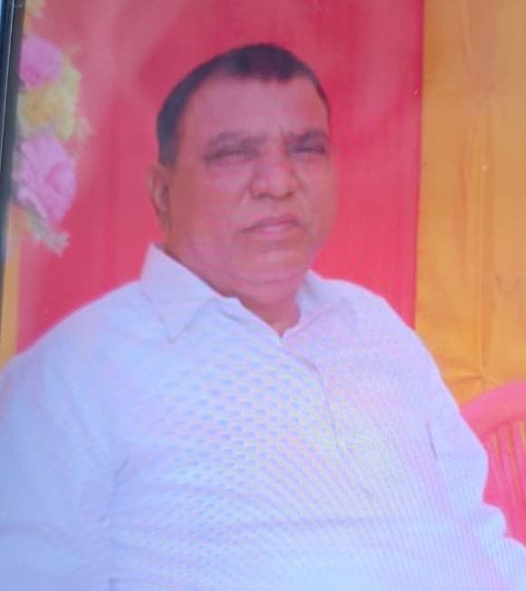 फोटो :43: सोनीपत के सिटी थाना में पहुंचे पंचायत अधिकारी के परिजन व परिचित। संवाद