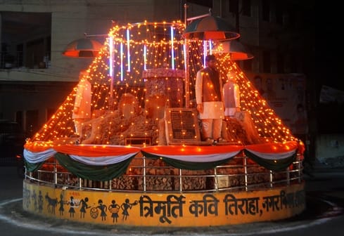 गणतंत्र दिवस की पूर्व संध्या पर लाइटों से जगमगाता नगर निगम कार्यालय। संवाद