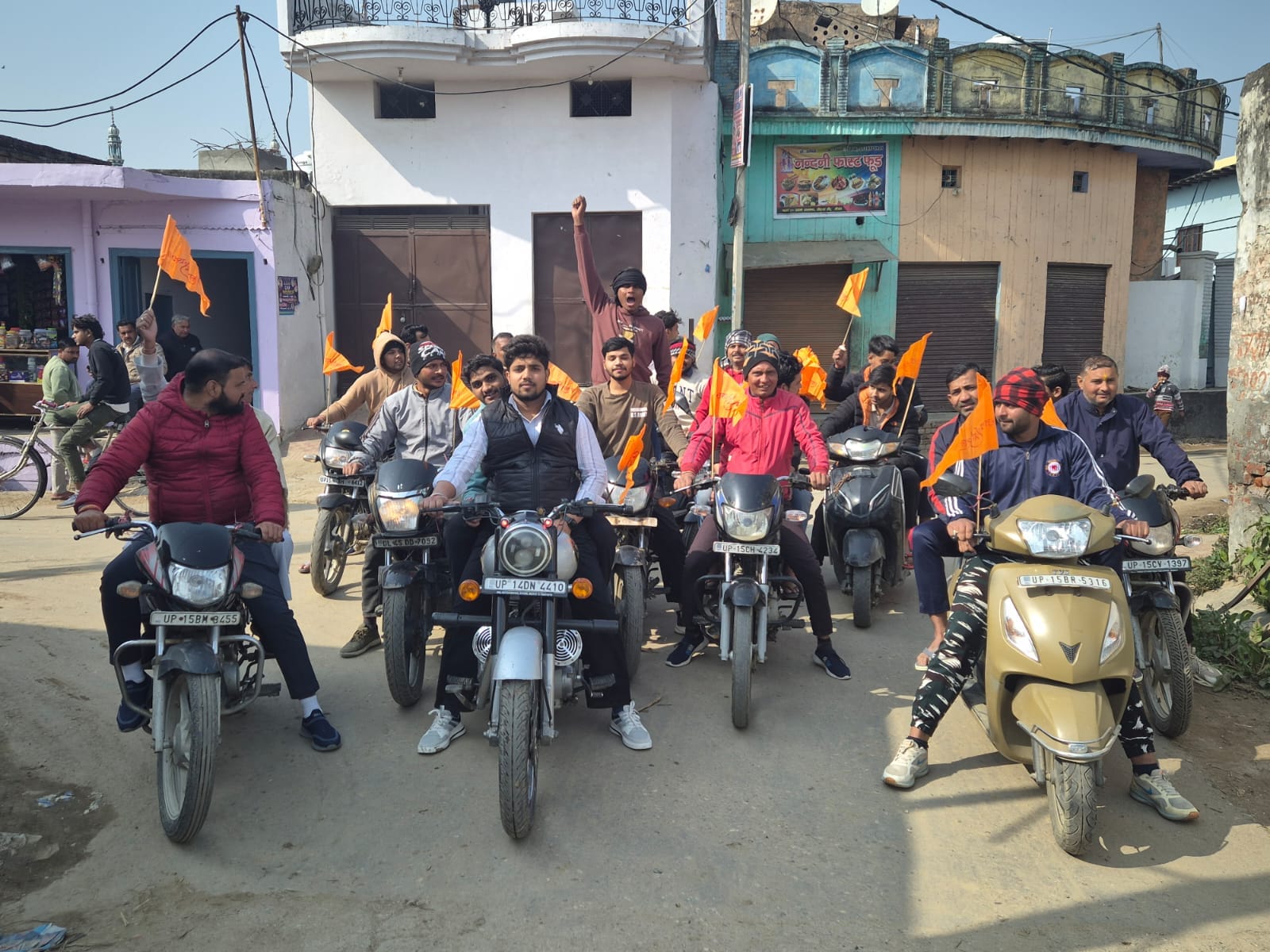 गांव समयपुर में हिंदू सम्मेलन को संबोधित करते हुए धर्मेंद्र
