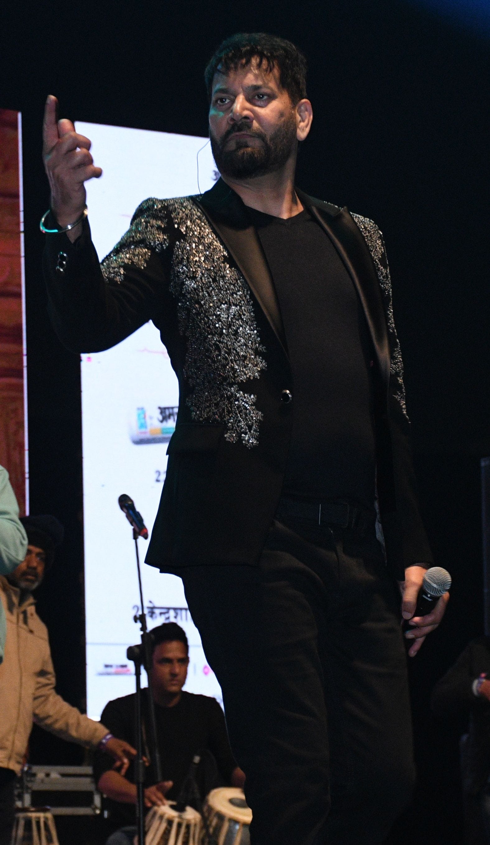 जस्सी के गीतों पर झूम के नाचे लखनवी