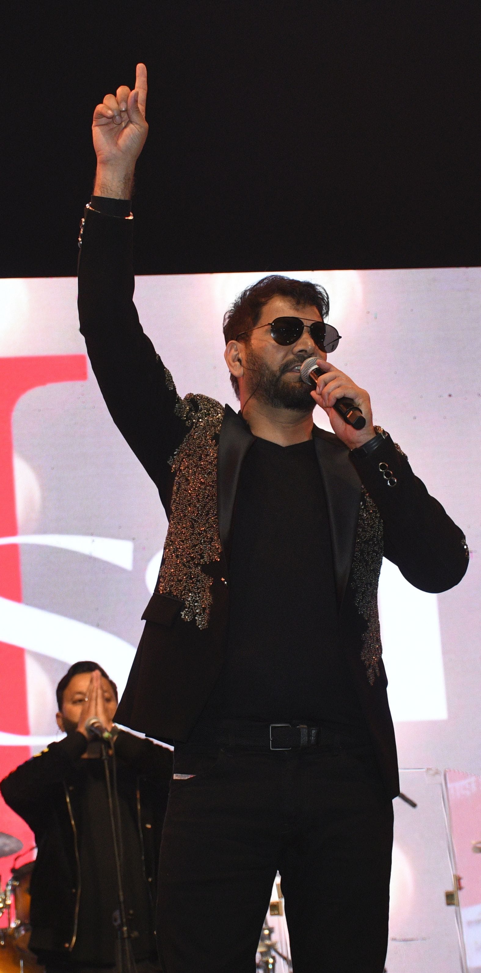 जस्सी के गीतों पर झूम के नाचे लखनवी