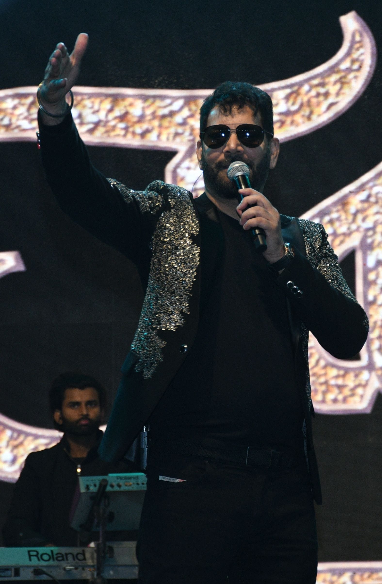 जस्सी के गीतों पर झूम के नाचे लखनवी