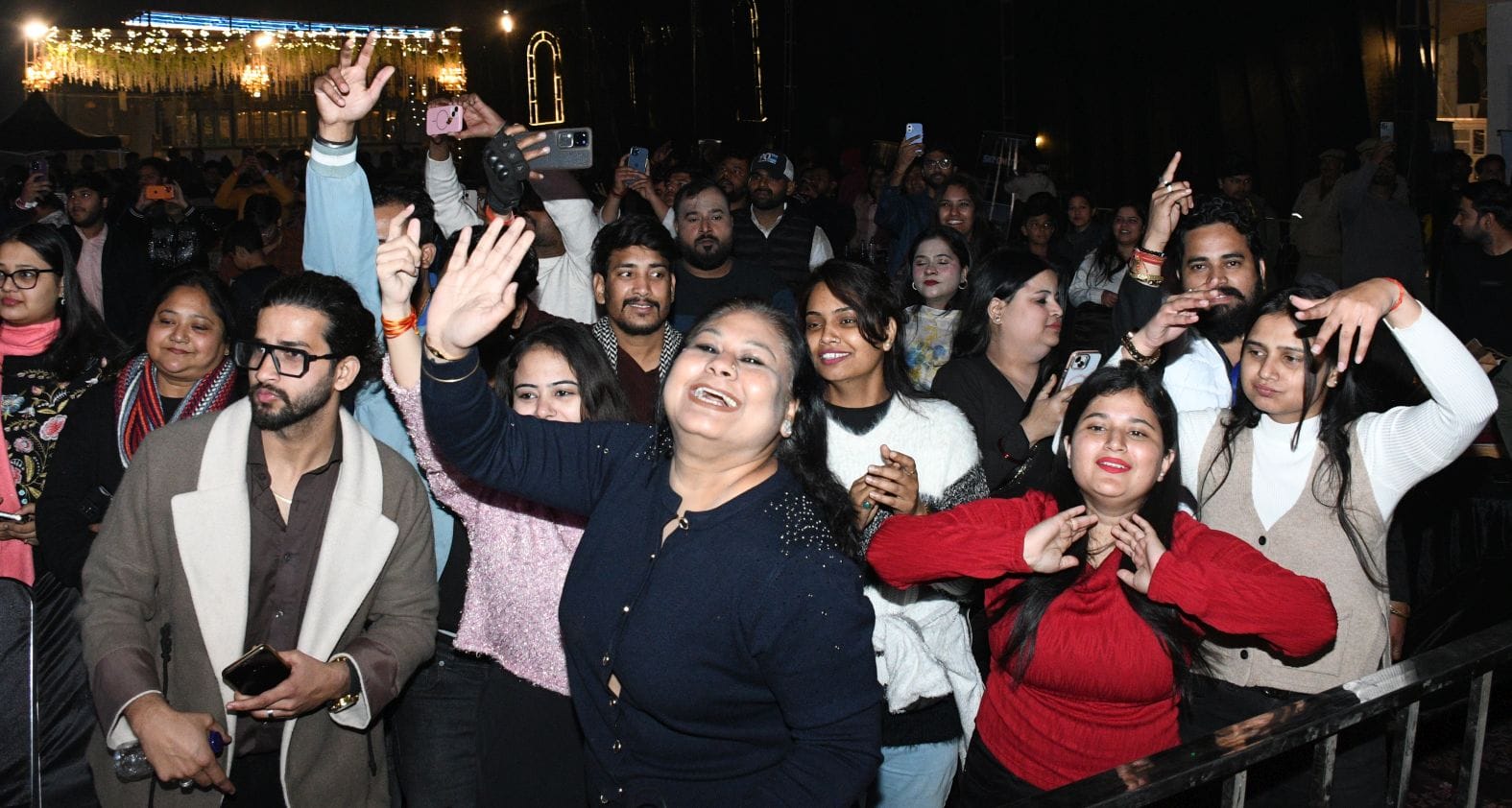 जस्सी के गीतों पर झूम के नाचे लखनवी